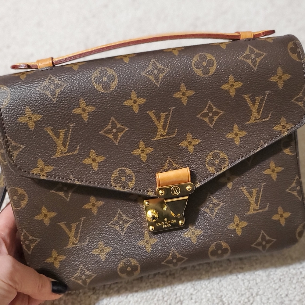 Louis vuitton metis. Crossbody .